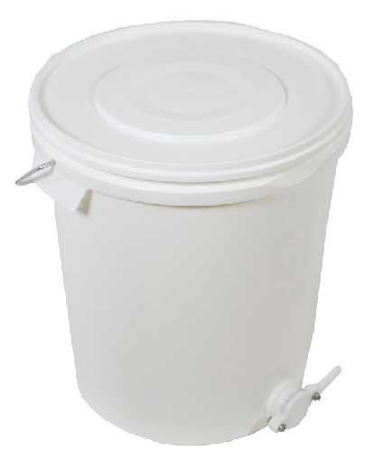  valkoinen ämpäri hanalla 