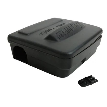  Musta muovilaatikko ja avain 