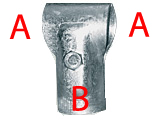  T-liitin putkikiinnike kahdelle eri kokoiselle putkelle  